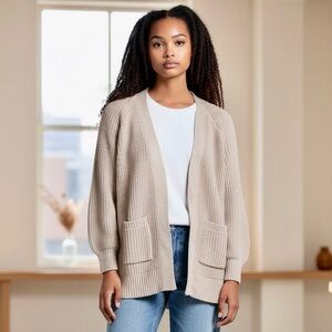 GAP Cardigan Women’s Sweater. Size XS